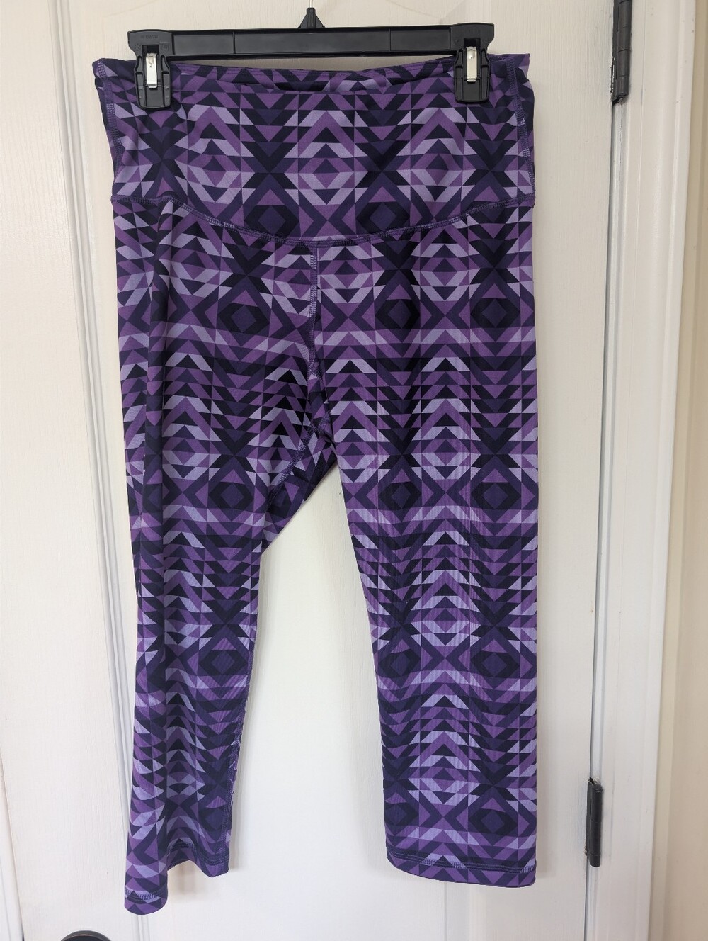 Old Navy Purple Geometric Print Capri Leggings